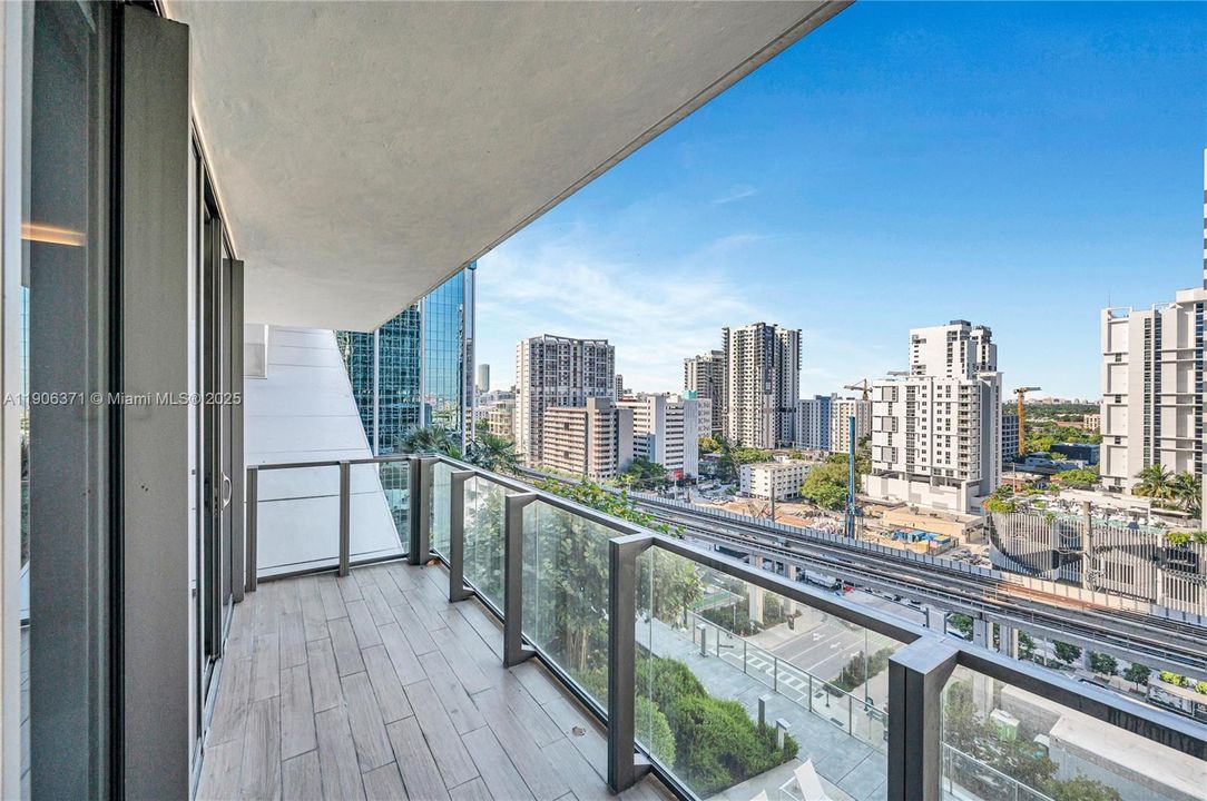 出租: $9,000 (3 贝兹, 3 浴室, 1898 平方英尺)