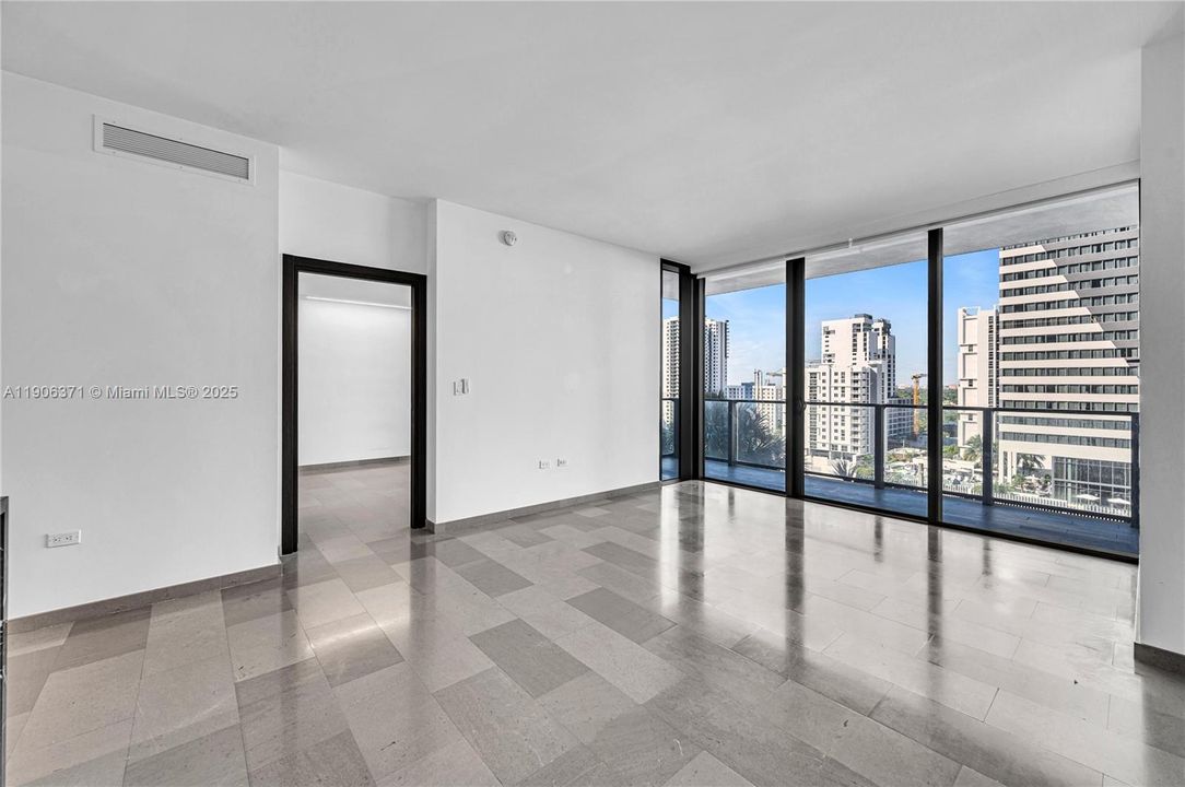 出租: $9,000 (3 贝兹, 3 浴室, 1898 平方英尺)