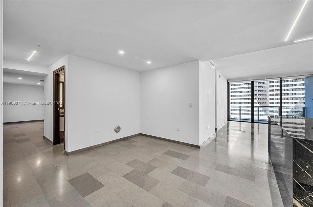 出租: $9,000 (3 贝兹, 3 浴室, 1898 平方英尺)