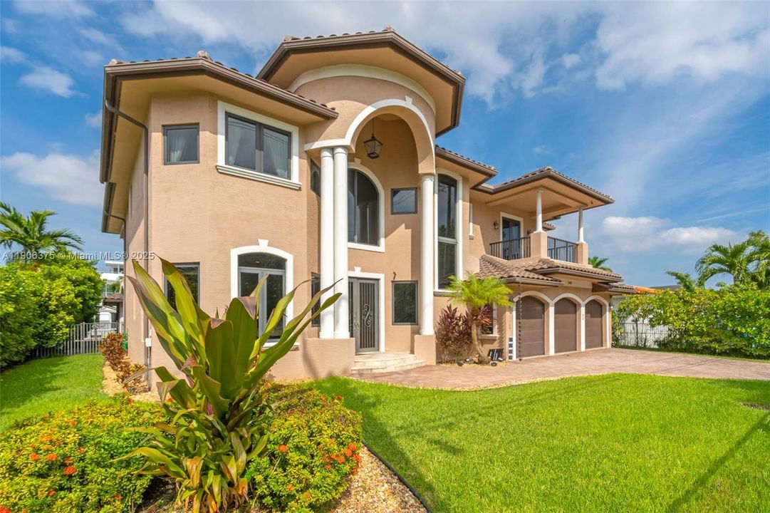 На продажу: $5,900,000 (5 спален, 6 ванн, 4919 Квадратных фут)