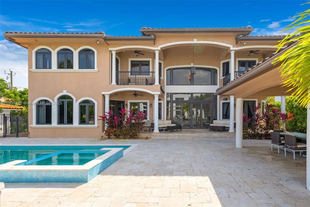 На продажу: $5,900,000 (5 спален, 6 ванн, 4919 Квадратных фут)