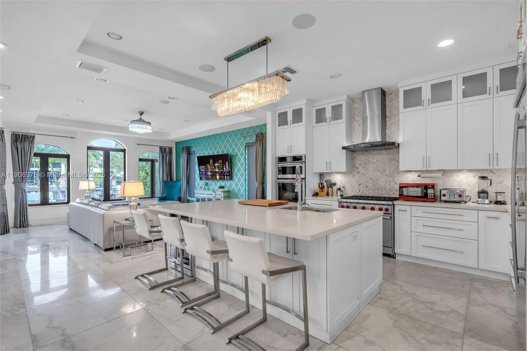 На продажу: $5,900,000 (5 спален, 6 ванн, 4919 Квадратных фут)