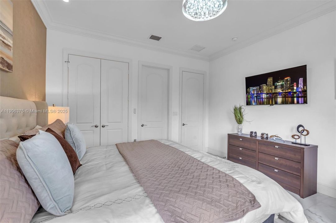 На продажу: $5,900,000 (5 спален, 6 ванн, 4919 Квадратных фут)