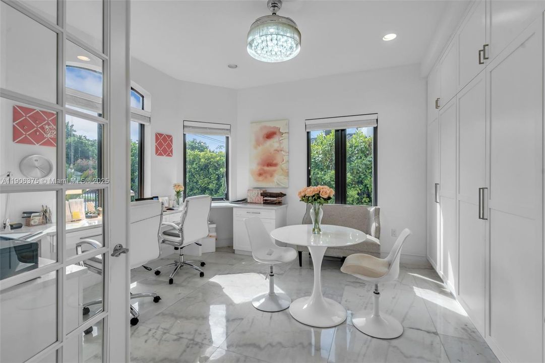 На продажу: $5,900,000 (5 спален, 6 ванн, 4919 Квадратных фут)