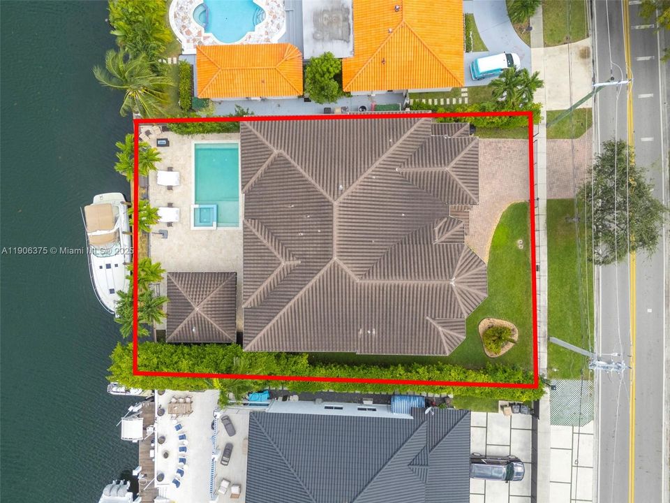 На продажу: $5,900,000 (5 спален, 6 ванн, 4919 Квадратных фут)