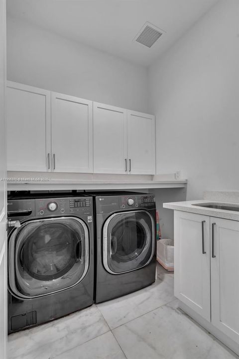 На продажу: $5,900,000 (5 спален, 6 ванн, 4919 Квадратных фут)