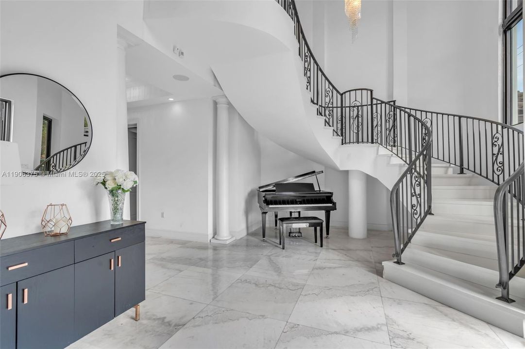 На продажу: $5,900,000 (5 спален, 6 ванн, 4919 Квадратных фут)