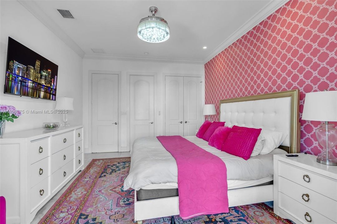 На продажу: $5,900,000 (5 спален, 6 ванн, 4919 Квадратных фут)