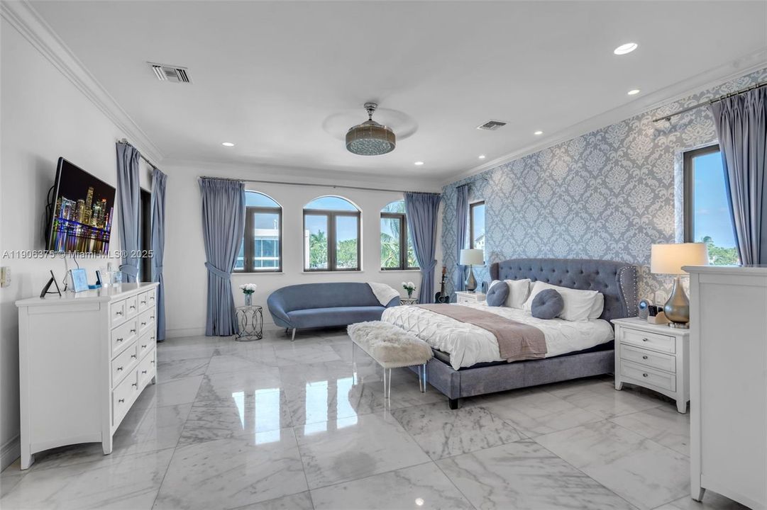 На продажу: $5,900,000 (5 спален, 6 ванн, 4919 Квадратных фут)