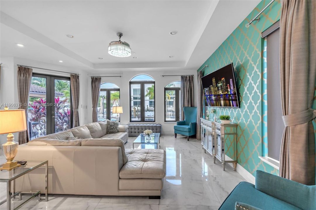 На продажу: $5,900,000 (5 спален, 6 ванн, 4919 Квадратных фут)