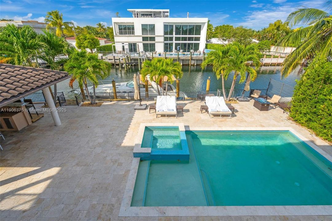 На продажу: $5,900,000 (5 спален, 6 ванн, 4919 Квадратных фут)