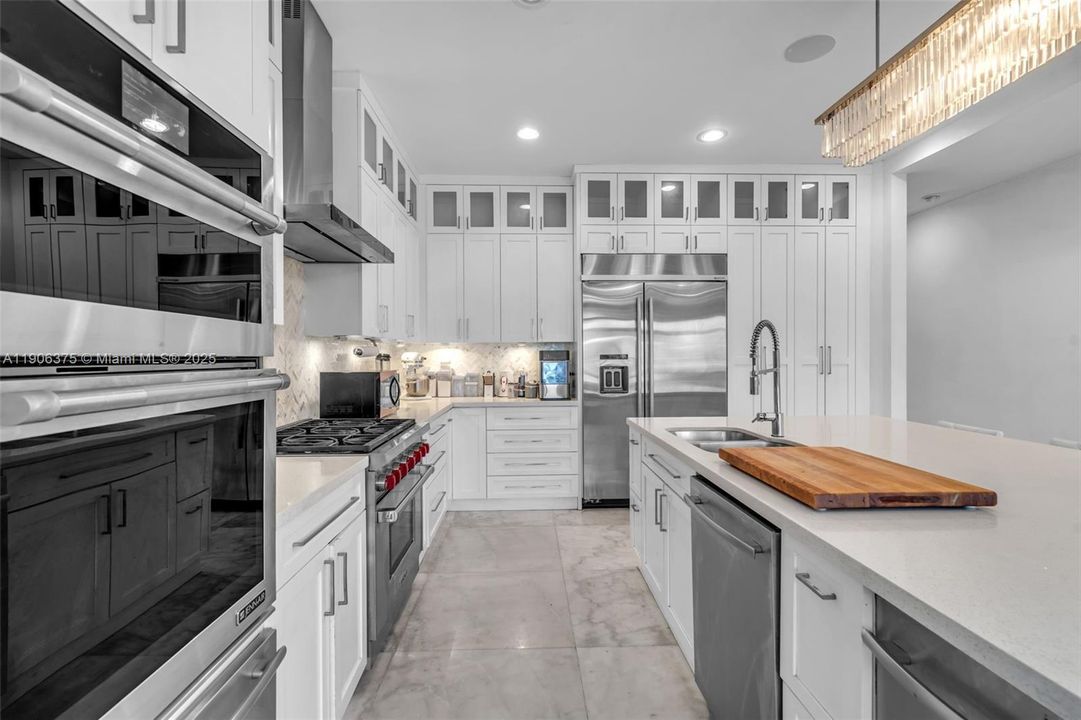 На продажу: $5,900,000 (5 спален, 6 ванн, 4919 Квадратных фут)