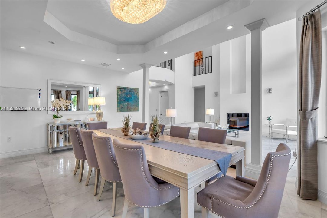 На продажу: $5,900,000 (5 спален, 6 ванн, 4919 Квадратных фут)