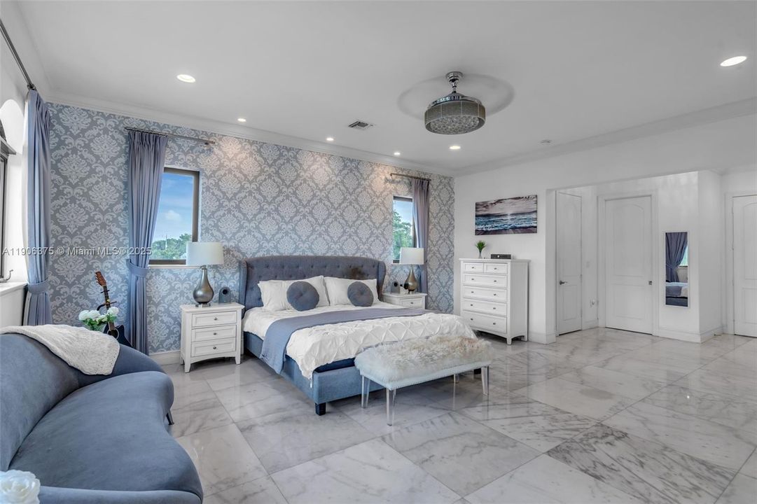 На продажу: $5,900,000 (5 спален, 6 ванн, 4919 Квадратных фут)