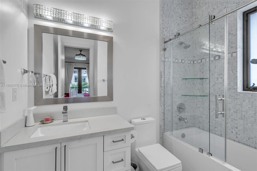 На продажу: $5,900,000 (5 спален, 6 ванн, 4919 Квадратных фут)