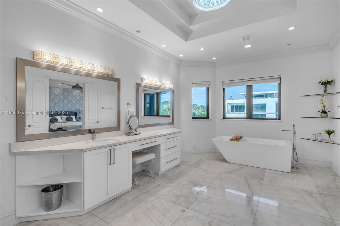 На продажу: $5,900,000 (5 спален, 6 ванн, 4919 Квадратных фут)