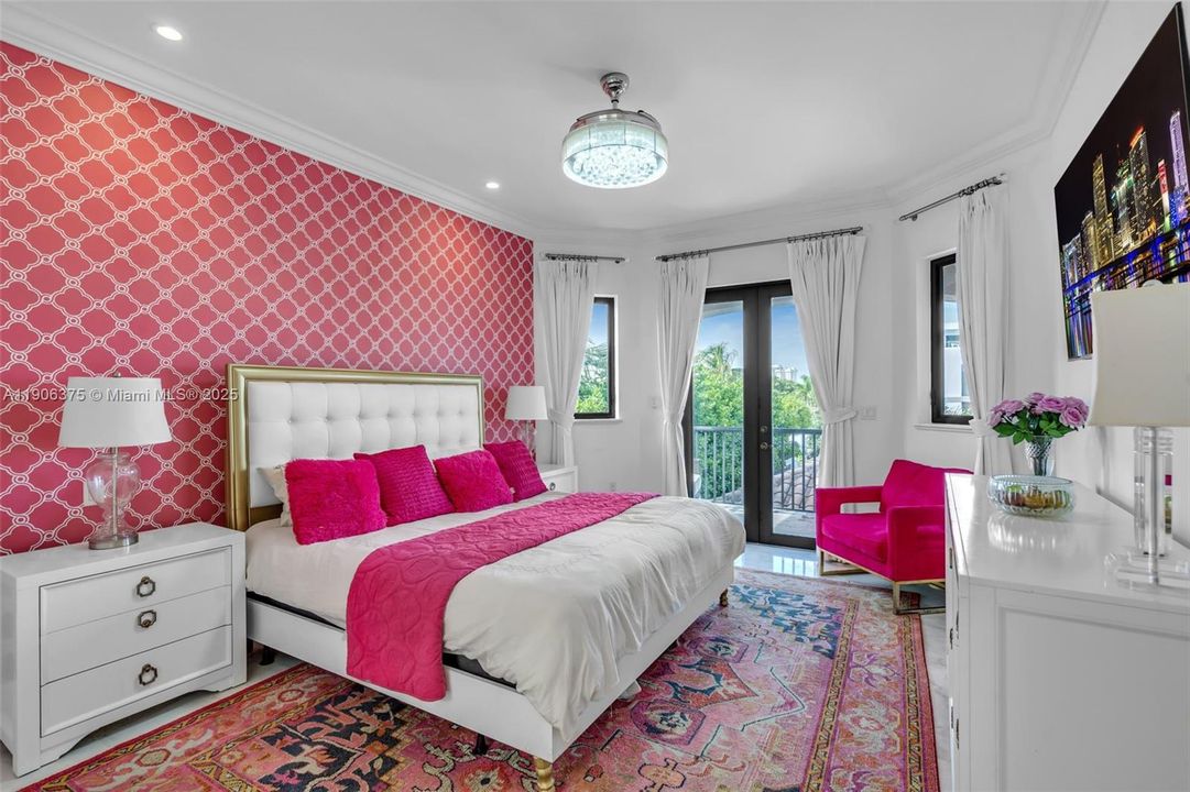 На продажу: $5,900,000 (5 спален, 6 ванн, 4919 Квадратных фут)