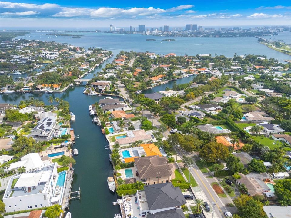 На продажу: $5,900,000 (5 спален, 6 ванн, 4919 Квадратных фут)