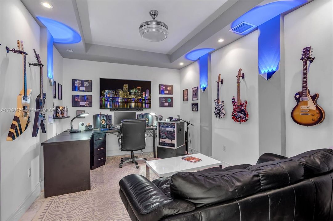 На продажу: $5,900,000 (5 спален, 6 ванн, 4919 Квадратных фут)