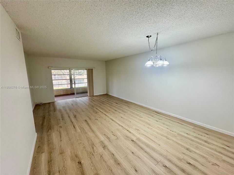 For Sale: $139,000 (2 beds, 2 baths, 990 Square Feet)