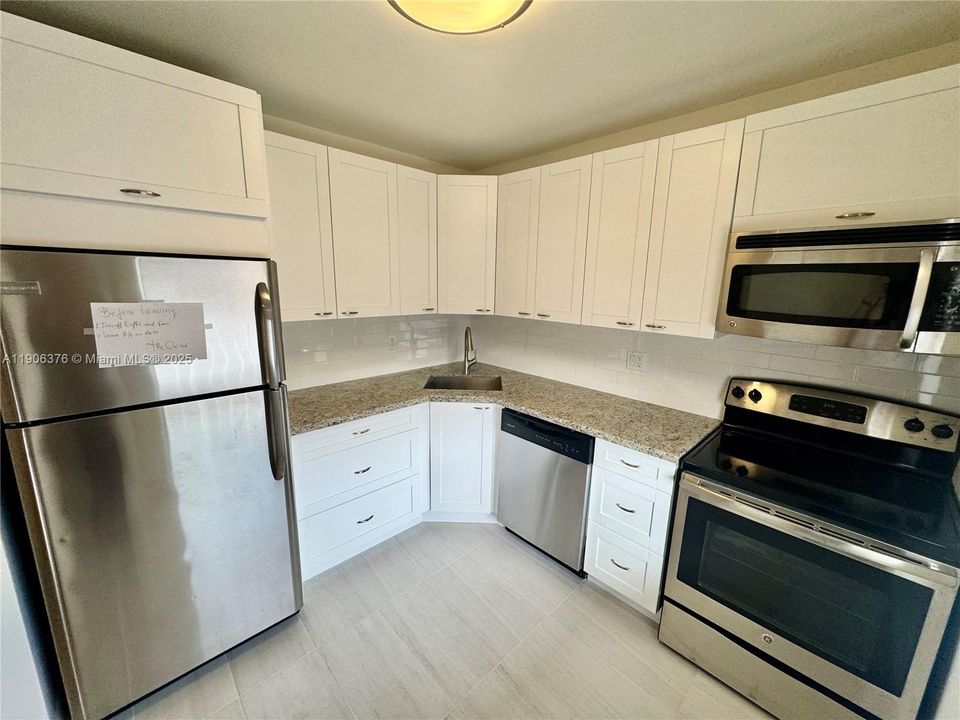 For Sale: $139,000 (2 beds, 2 baths, 990 Square Feet)