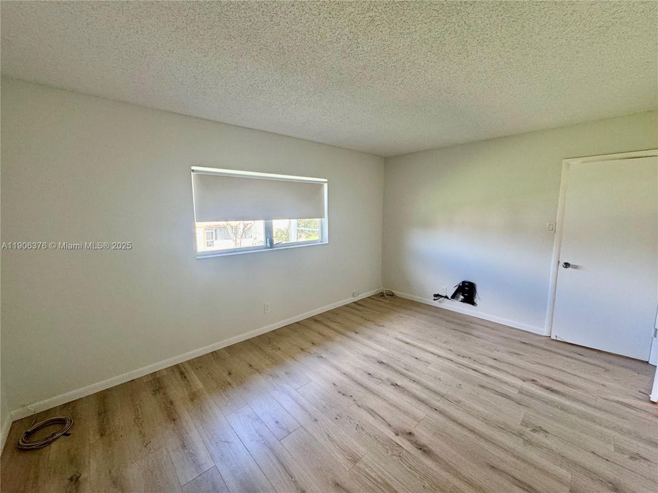 For Sale: $139,000 (2 beds, 2 baths, 990 Square Feet)