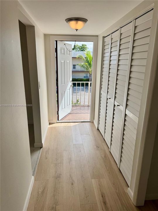 For Sale: $139,000 (2 beds, 2 baths, 990 Square Feet)