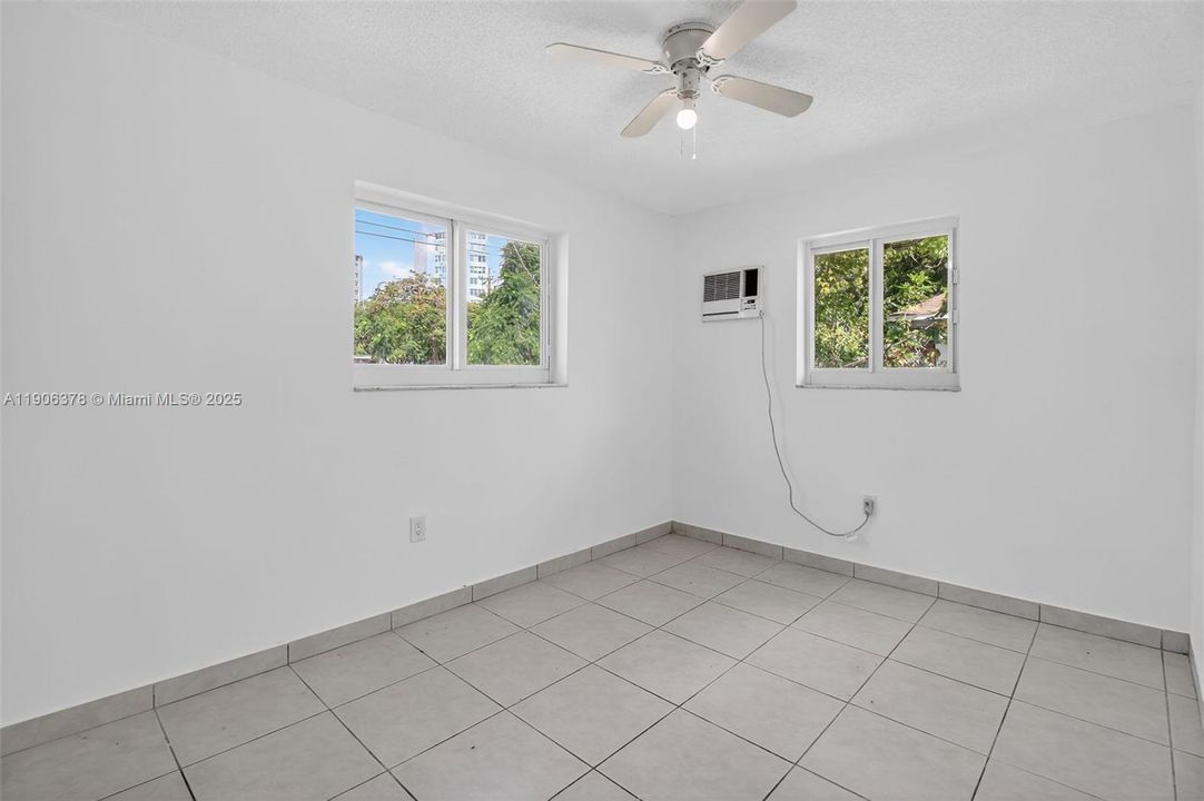 For Rent: $2,000 (2 beds, 1 baths, 750 Square Feet)