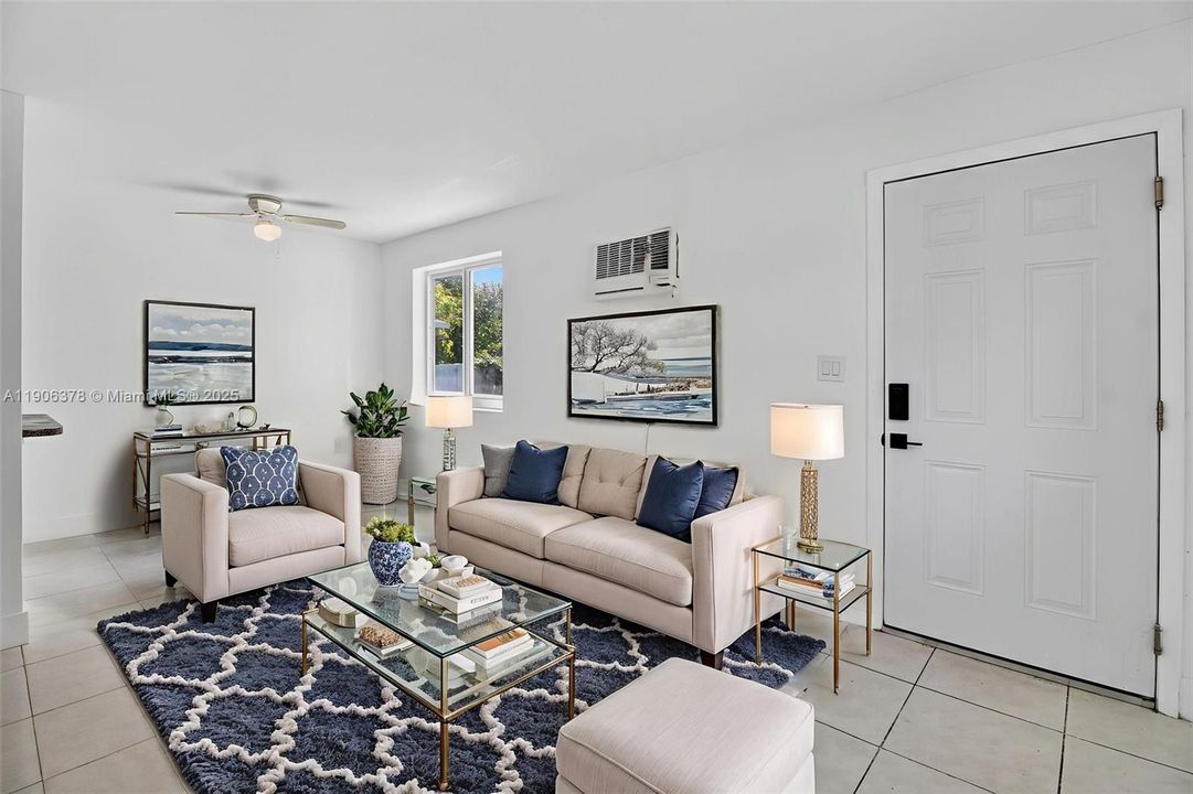 For Rent: $2,000 (2 beds, 1 baths, 750 Square Feet)