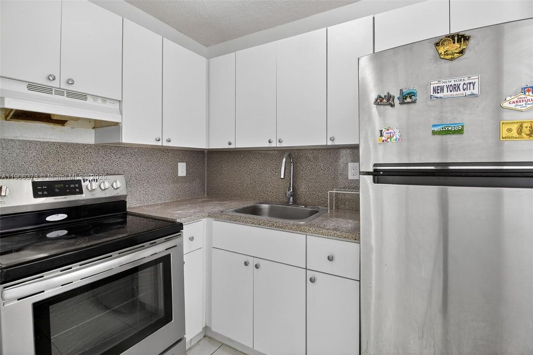 For Rent: $2,000 (2 beds, 1 baths, 750 Square Feet)