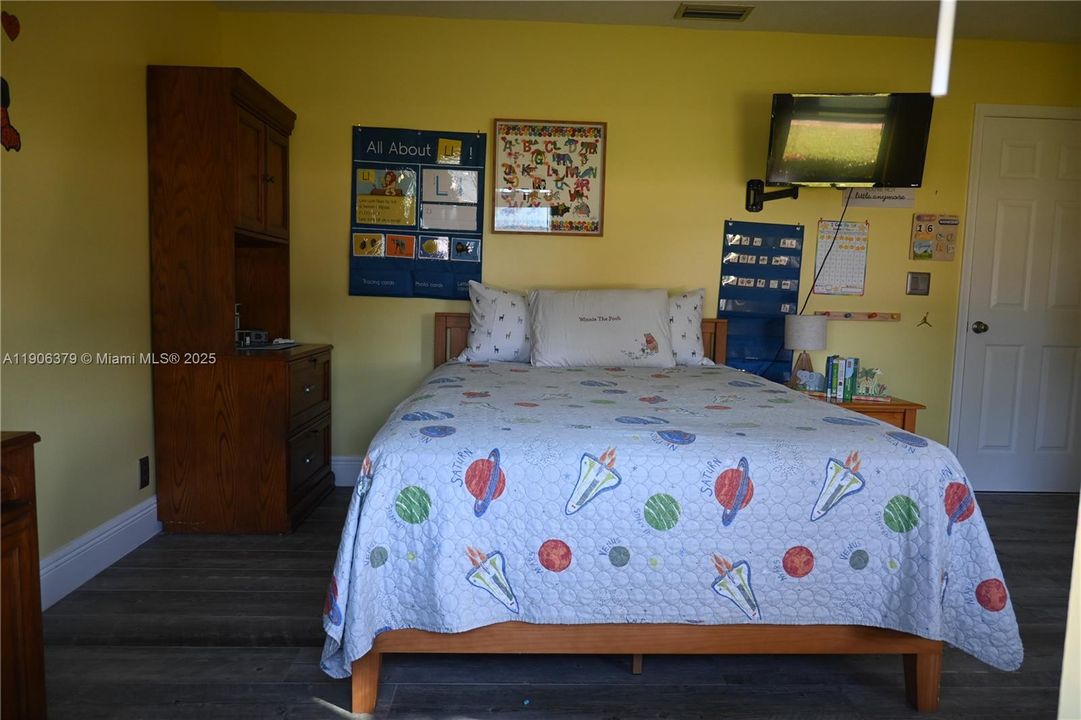 For Rent: $6,450 (4 beds, 2 baths, 2140 Square Feet)