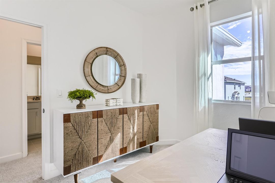 PBH_VerandaLanding_Cocco_Pic_Bed2_2of4_F