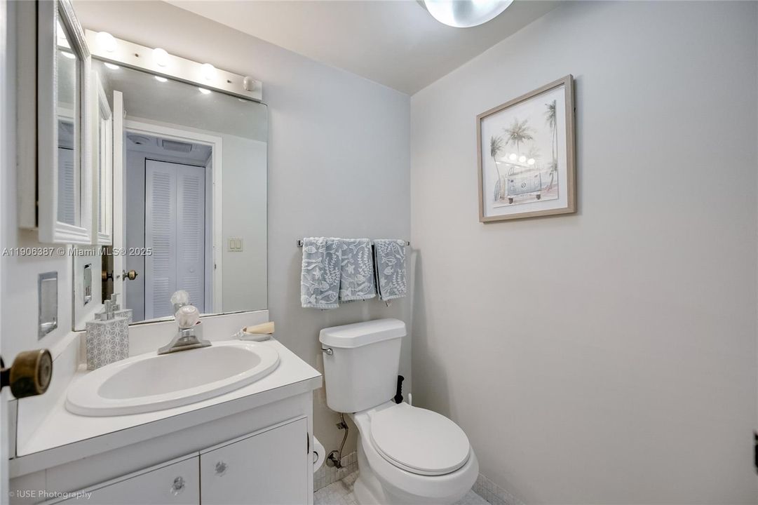 For Rent: $2,400 (1 beds, 1 baths, 991 Square Feet)