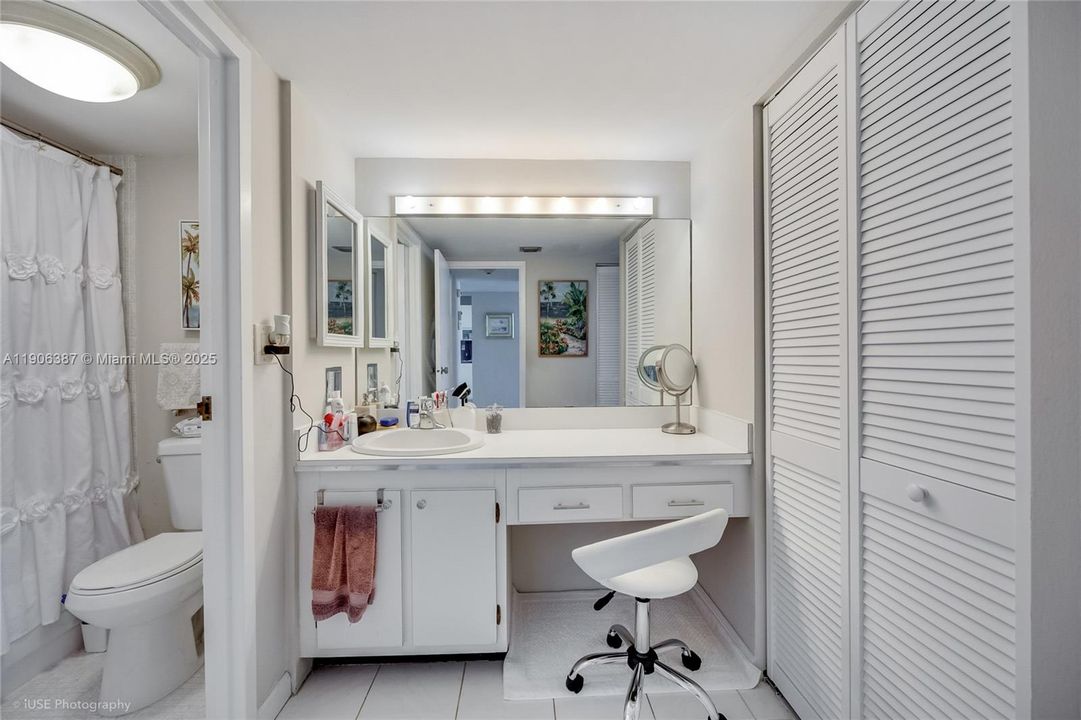 For Rent: $2,400 (1 beds, 1 baths, 991 Square Feet)