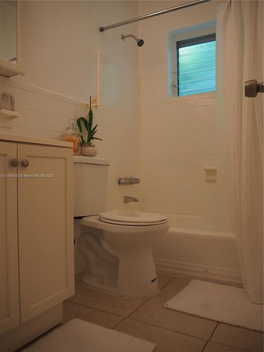 最近租的: $1,700 (0 贝兹, 1 浴室, 380 平方英尺)