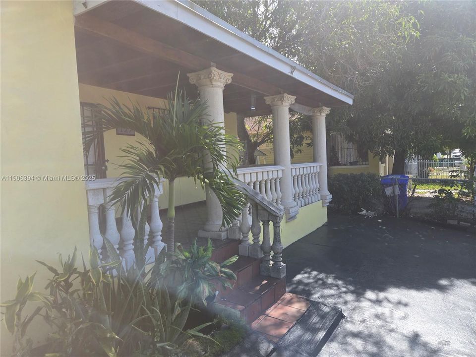 Recently Rented: $4,200 (5 beds, 4 baths, 1715 Square Feet)