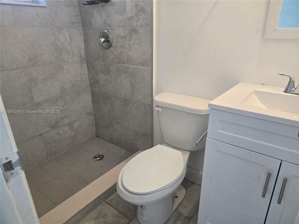 Recently Rented: $4,200 (5 beds, 4 baths, 1715 Square Feet)