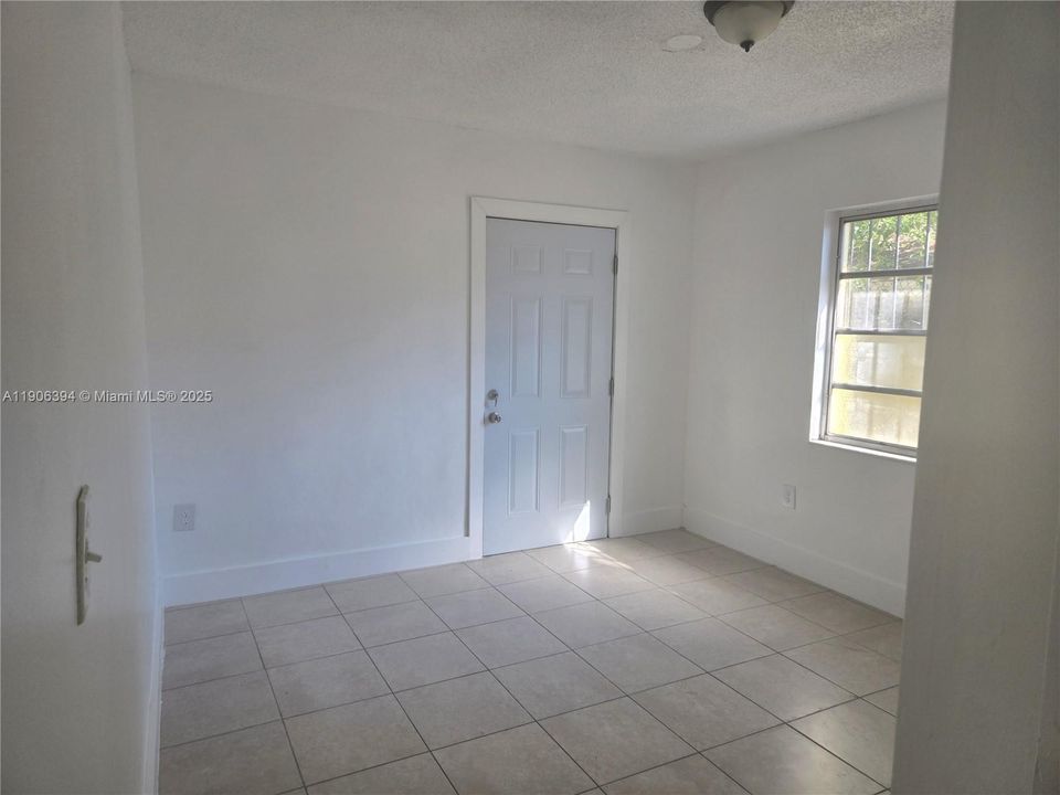 Recently Rented: $4,200 (5 beds, 4 baths, 1715 Square Feet)