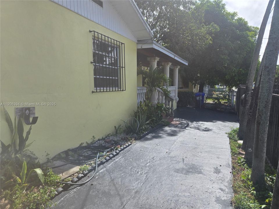 Recently Rented: $4,200 (5 beds, 4 baths, 1715 Square Feet)