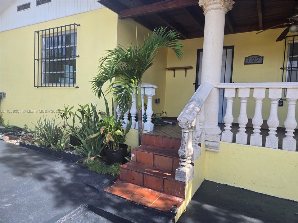 Recently Rented: $4,200 (5 beds, 4 baths, 1715 Square Feet)