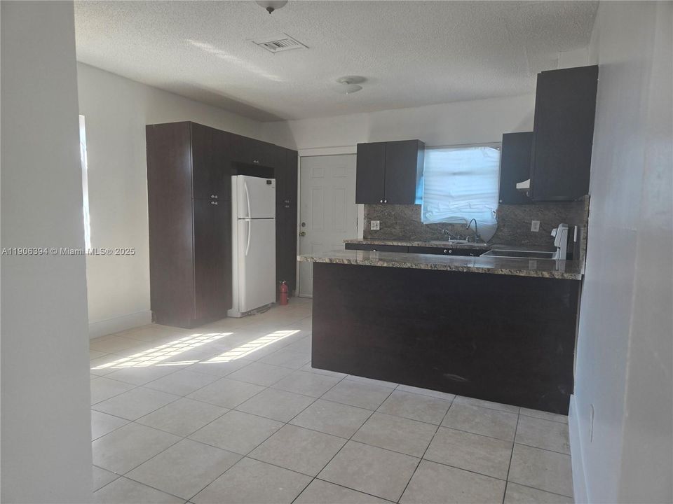 Recently Rented: $4,200 (5 beds, 4 baths, 1715 Square Feet)