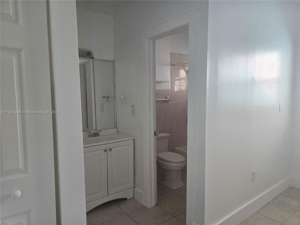 Recently Rented: $4,200 (5 beds, 4 baths, 1715 Square Feet)