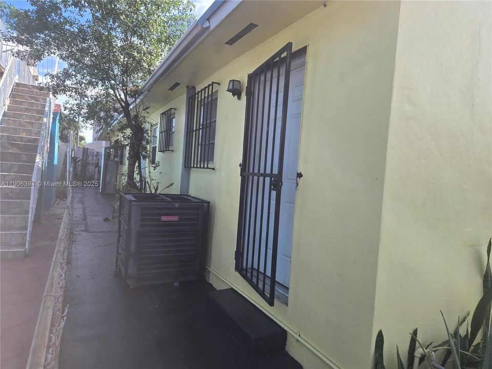 Recently Rented: $4,200 (5 beds, 4 baths, 1715 Square Feet)