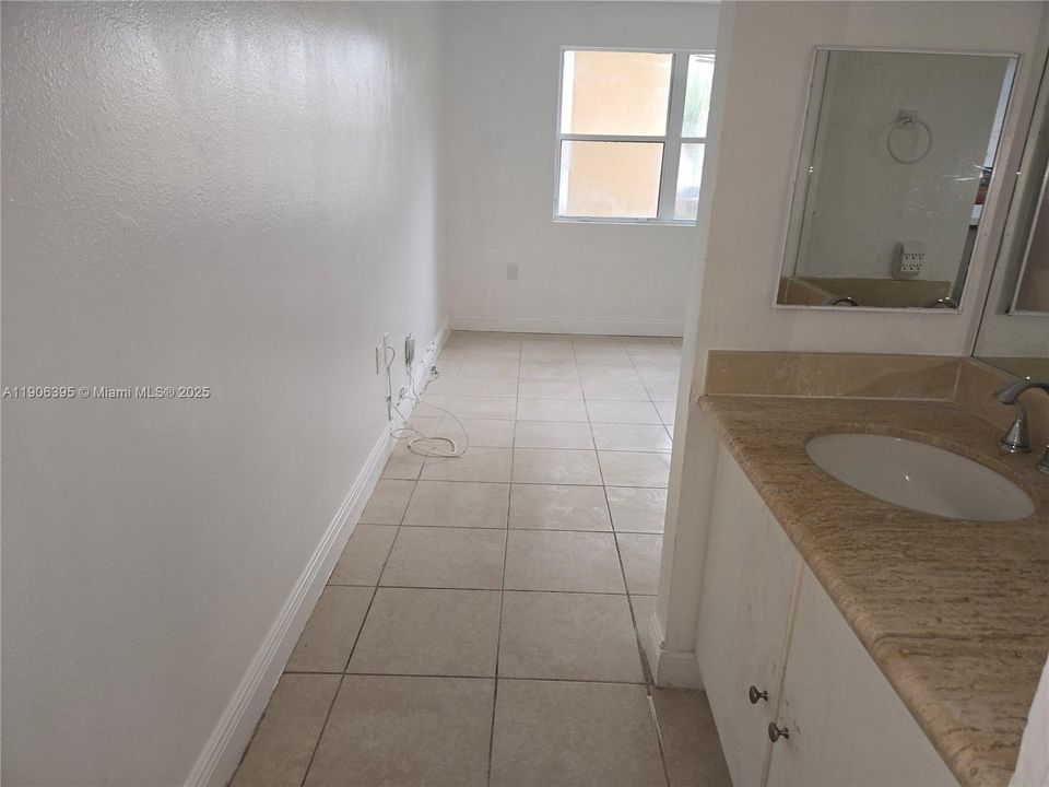 For Rent: $2,200 (2 beds, 2 baths, 1084 Square Feet)