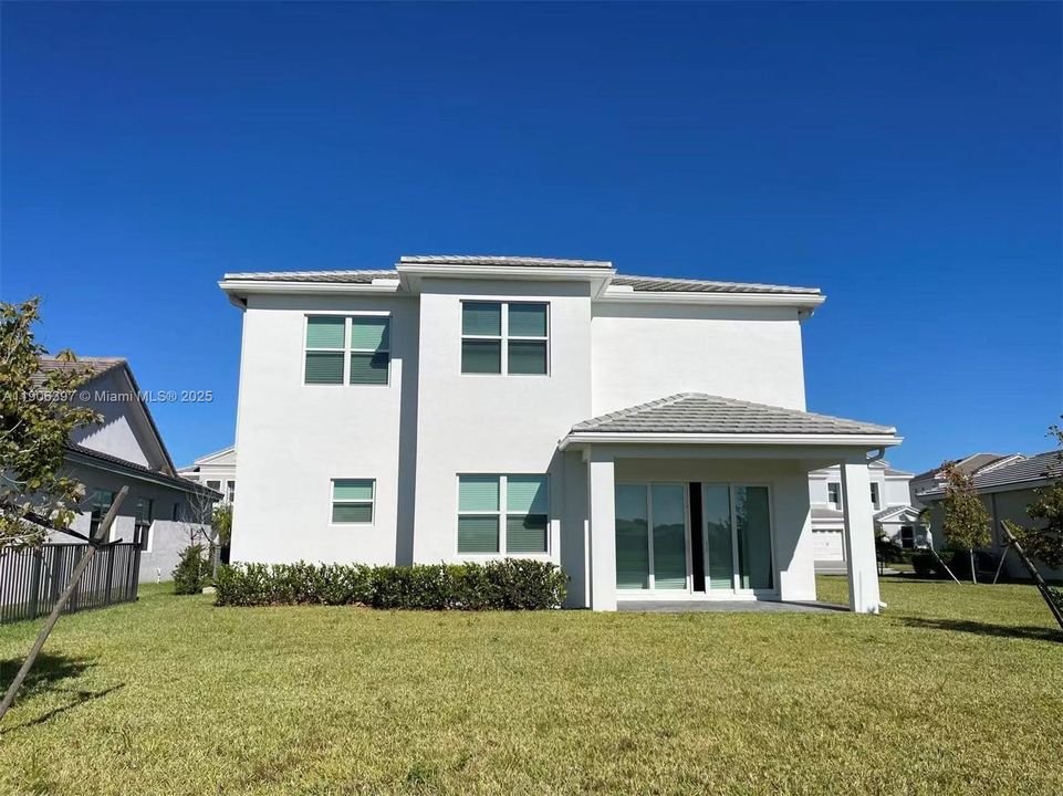 出租: $4,000 (5 贝兹, 4 浴室, 3330 平方英尺)