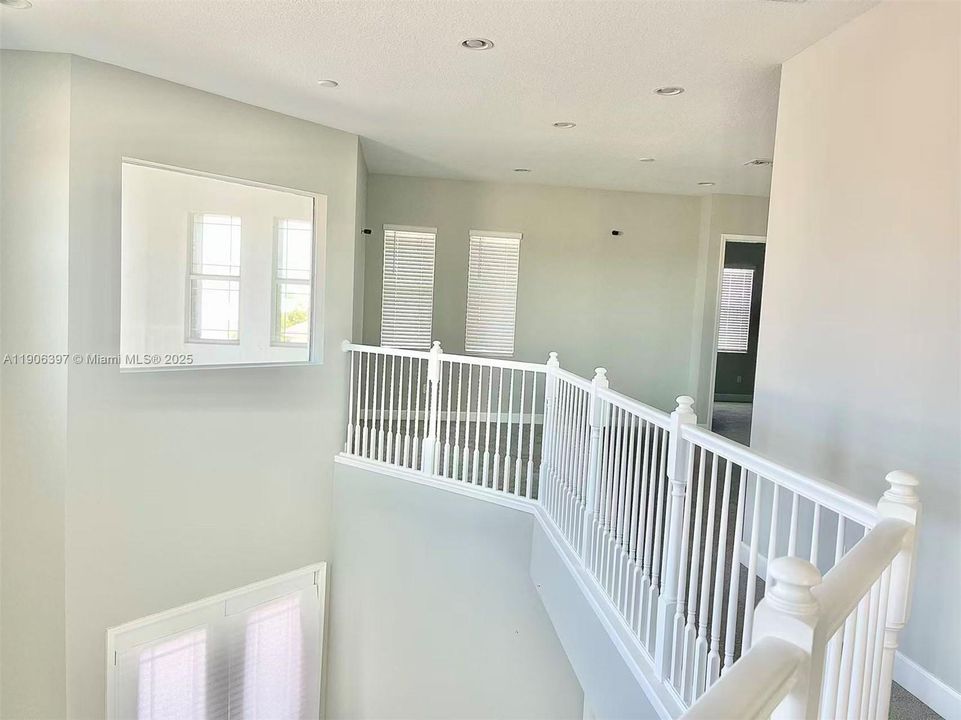 出租: $4,000 (5 贝兹, 4 浴室, 3330 平方英尺)