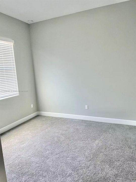 出租: $4,000 (5 贝兹, 4 浴室, 3330 平方英尺)