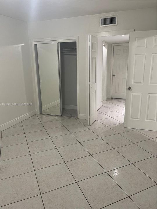 For Rent: $1,900 (1 beds, 1 baths, 671 Square Feet)