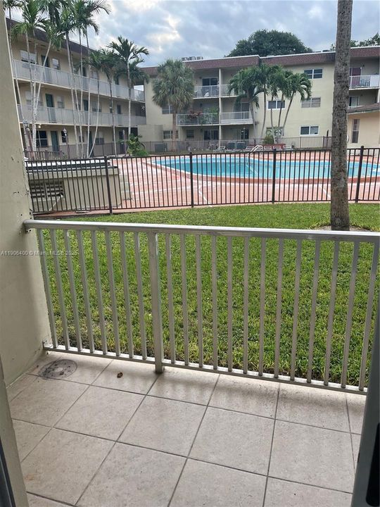 For Rent: $1,900 (1 beds, 1 baths, 671 Square Feet)