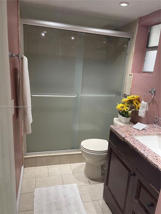 For Rent: $1,900 (1 beds, 1 baths, 671 Square Feet)